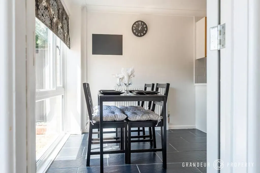 Leaside House By Grandeur Property Southampton United Kingdom